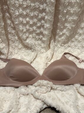 Victoria's Secret Nude/Mocha Smooth T-Shirt Bra